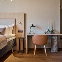 Balder luxury lodge finlandia laponia bed desck