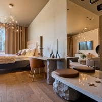 Balder luxury lodge finlandia laponia bed mirror