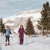 Franca val disere raquete de neve mulheres conversando