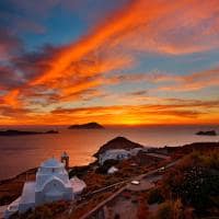 Vista do pôr-do-sol de Kastro, próximo ao vilarejo de Plaka.