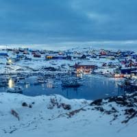 Visit greenland porto de ilulissat durante a hora azul