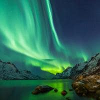 Islandia montanhas aurora boreal