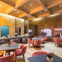 Italia grand hotel savoia cortina dampezzo lounge bar mesas