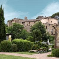 Italia toscana castel monastero exterior