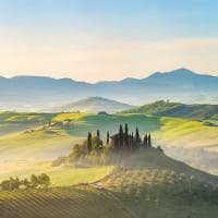 Shutterstock italia toscana paisagem com neblina