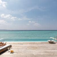 Amilla maldives sunset water pool villa piscina