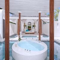 Anantara kihavah villas banheiro beach pool villa
