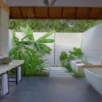 Emerald faarufushi resort banheiro beach villa