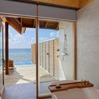Emerald faarufushi resort banheiro superior water villa with pool