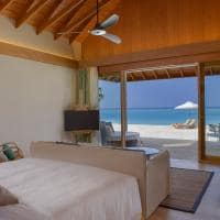 Emerald faarufushi resort quarto beach villa