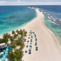 Finolhu maldives vista aerea piscina