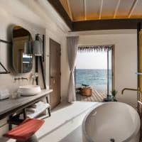 Intercontinental maldives overwater pool villas banheiro