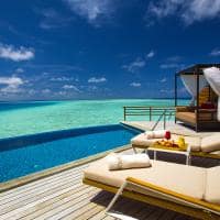 Maldivas baros water pool villa deck