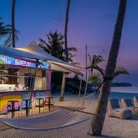 Maldivas velaa private island bar piscina