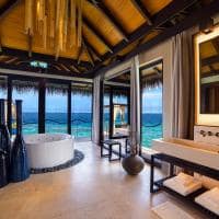 Maldivas velaa private island ocean pool house banheiro