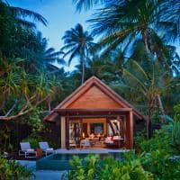 Niyama private islands maldives beach pool villa entardecer