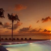 Radisson blu resort maldives piscina por do sol