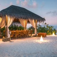 Sirru fen fushi sales maldivas beach dinner in villa dining