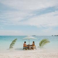 Sun siyam iru veli maldivas couple lunch