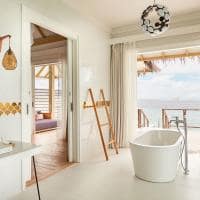 Sun siyam iru veli maldivas dolphin ocean villa with pool banheira