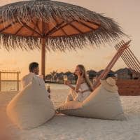 Sun siyam irufushi maldivas beach couple brinde