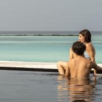 Sun siyam irufushi maldivas casal piscina
