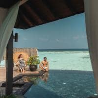 Sun siyam irufushi maldivas pool couple