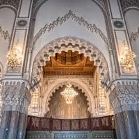 Arcos e ornamentos do interior da Mesquita Hassan II - Casablanca, Marrocos.