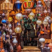 Marrocos marrakech iluminacao estilo marroquino souks em medina