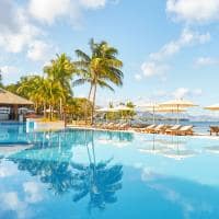 Mauricio intercontinental piscina