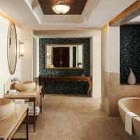 Mauritius the st regis le morne resort le morne beach access suite banheiro