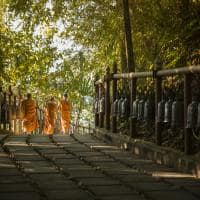 Viagem Myanmar monges templo