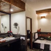 The dwarikas hotel banheiro junior suite