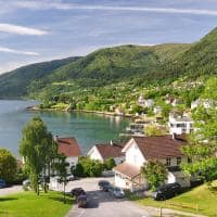 Vista da vila de Balestrand, Noruega