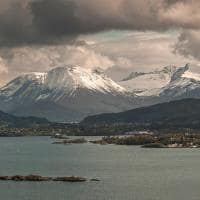 Vista panorâmica dos alpes Sunmore, Noruega