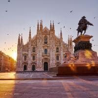 Piazza del Duomo, uma catedral de Milão, Itália