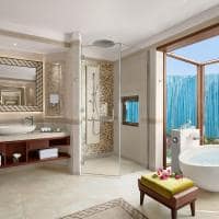 Banana island resort doha by anantara anantara sea view suite banheiro
