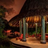 Anantara maia seychelles villas bar sunset pool bar noite