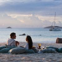 Raffles seychelles casal sundowner