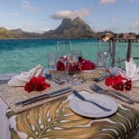 Le bora bora by pearl resorts refeicao na overwater bungalow