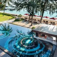Idyllic concept resort lipe vista da piscina