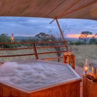Serengeti bushtops banheira sundowner luxury tent