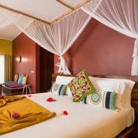 Tanzania gold zanzibar jungle villa cama