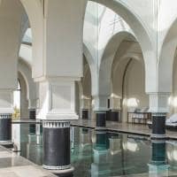 Four seasons hotel tunis piscina coberta lateral