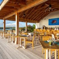 Sailrock resort bar externo