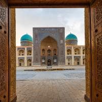 Uzbequistao wooden door open