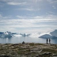Visit greenland vista dos icebergs que passam no fiorde de gelo de ilulissat